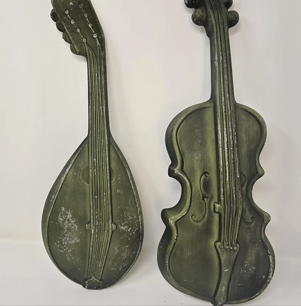 Vintage 60s royal cast metal green guitar mandolin wall hangings music‎